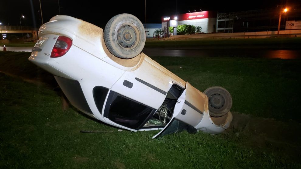 Sorriso: Homem fica ferido após carro capotar na BR-163